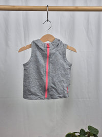 Šedá vesta s kapucí Reebok 68/74