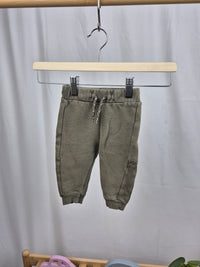 Khaki tepláčky C&A 74