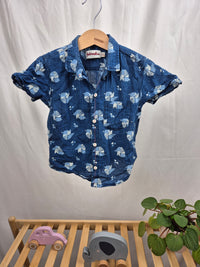 Modrá bavlněná košile s motivy ptáčků Fabindia 98/104