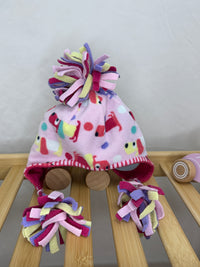 Fleecová čepice s bambulkami Next 6-12m (48cm)