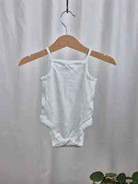 Bílé tílkové body George 56/62