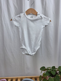 Bílé body s krátkým rukávem H&M 68
