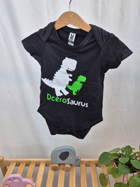 Černé body s potiskem dinosaurů "Dcerosaurus"  80/85
