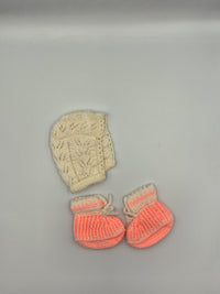 Set novorozeneckých capáčků a čepice 56