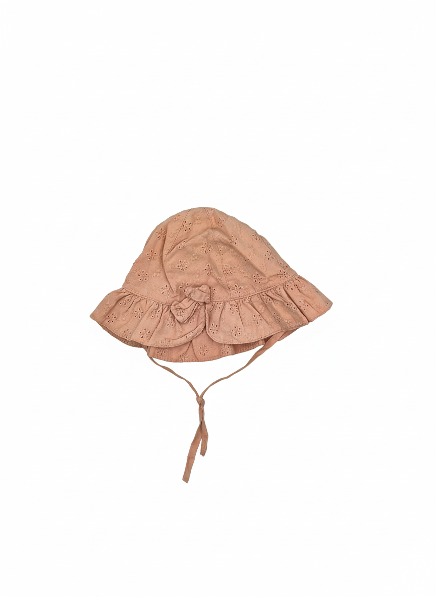 Klobouk H&M 74 – AI enhanced