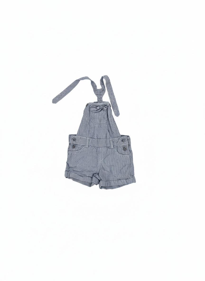 Laclové kraťasy Zara 94 – AI enhanced