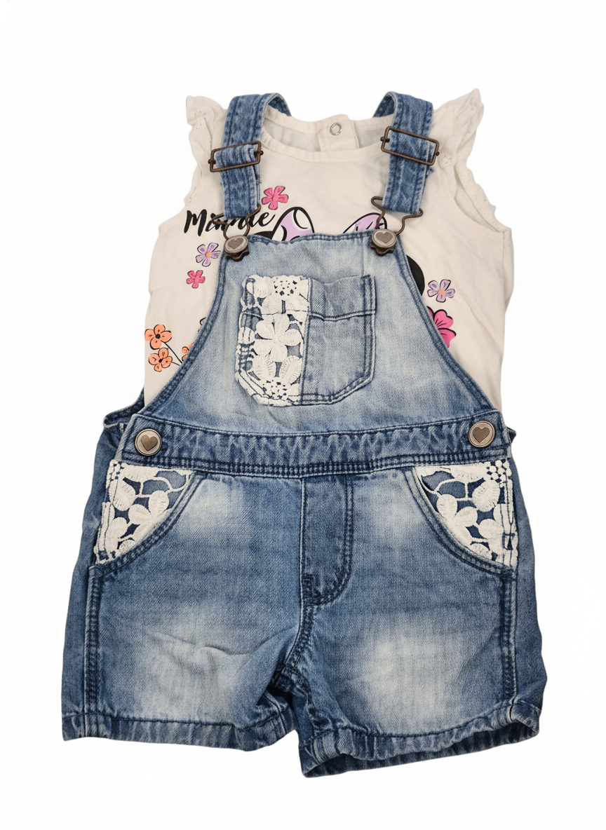 Set trička Minnie Mouse a laclových kraťasů Takko 86 – AI enhanced