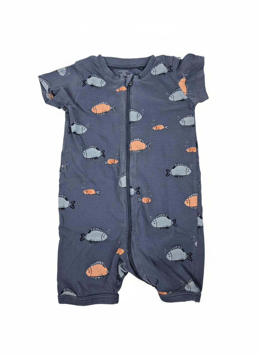 Kraťasový overal Lindex 68 – AI enhanced