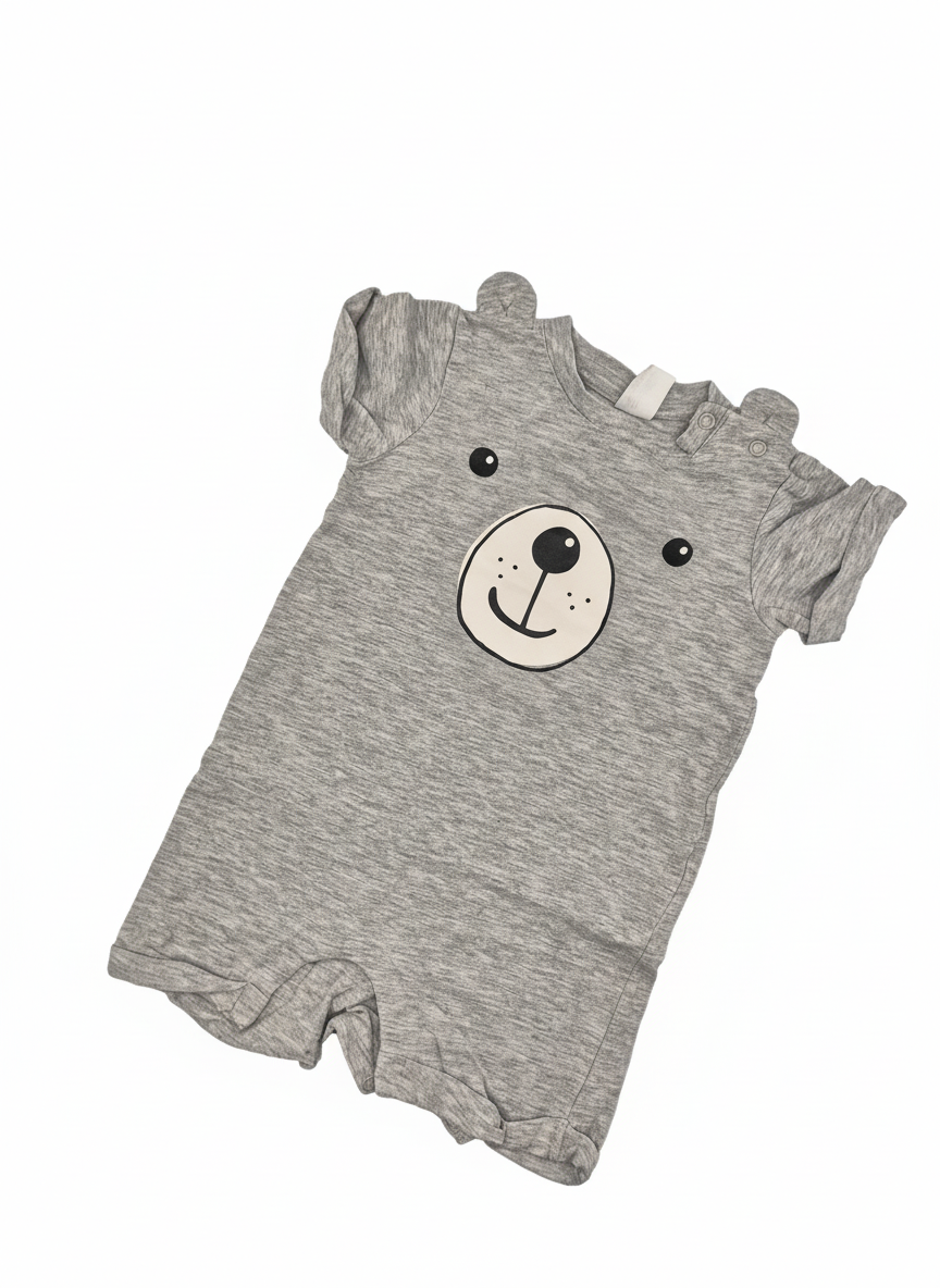 Kraťasový overal H&M 68 – AI enhanced