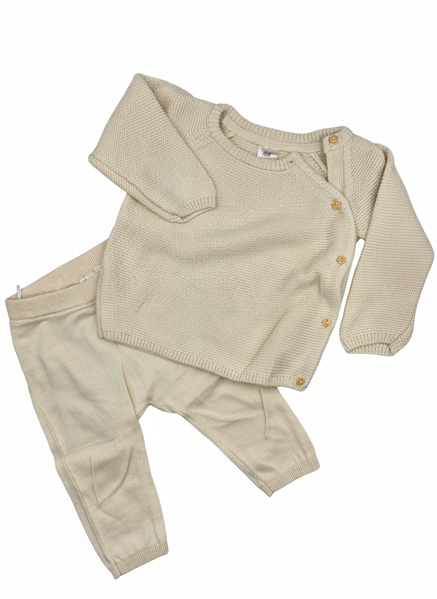 Set svetru a legín H&M 74 – AI enhanced