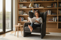 No ale kníhy pro rodiče ... tohle vypadá jako dětský pokoj.. spíše jako fotka dospělého člověka jak v tom křesle čte knihu o rodičovství