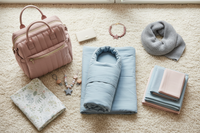 udělej mi obrázek nějakých doplňku pro maminku a miminko, nějaký fusaky třeba atp