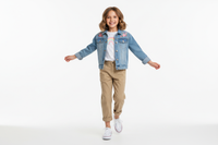 Vygeneruj mi holčičku/holčičky ve věku školního dítěte tedy třeba tak 8-10 let.. prostě větší díte holku do katwgorie